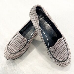 Elegant Houndstooth Loafers
